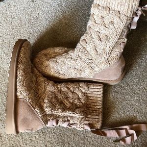 Ugg Knitted Boots w/ ties